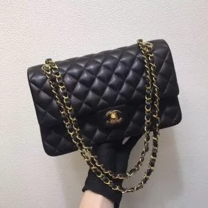 普段使いにも最適なアイテム レディースバッグ ストリート感あふれ シャネル CHANEL