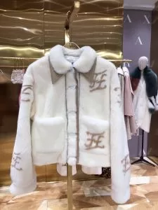 フェンディ最新作おすすめしたい秋冬 FENDI おしゃれ感度が高い秋冬トレンド ハーフコート 先取り 20202020秋冬ファッション