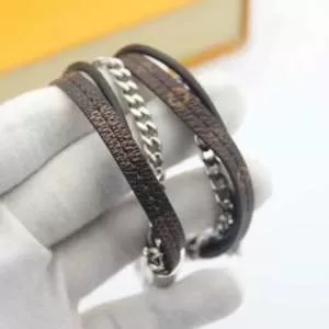ブレスレット 季節感をプラス人気商品ルイ ヴィトン2020春夏も引き続きトレンド LOUIS VUITTON 大人のこなれた着こなし