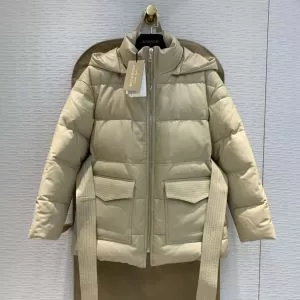 秋こそ楽しめるアイテム ダウンジャケット 今年らしいおすすめ新品 バーバリー BURBERRY 2色可選 2020秋断然ブランド推し