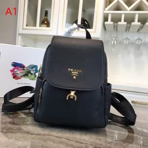 リュック 2色可選 《2020年》今、注目のストリート 絶妙にオシャレ人気アイテム プラダ PRADA