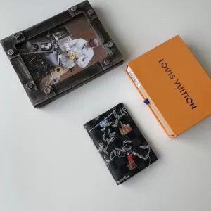 財布ウォレット 秋冬ファッションコーディネート ルイ ヴィトン 使いやすさのトレンド LOUIS VUITTON 最重要2020秋冬トレンド