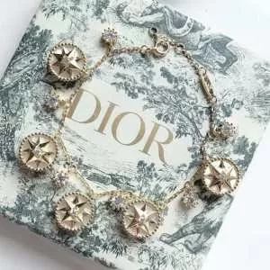 ぜひ今年のトレンドをチェック ブレスレット 2020年春夏のトレンドアイテムディオール DIOR