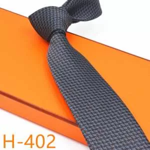 エルメスお洒落で秋冬注目トレンド HERMES ネクタイ 気になる2020年秋のファッション