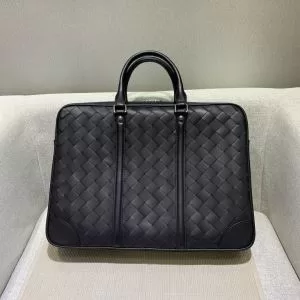 ボッテガ ヴェネタ ストリート系に大人気 BOTTEGA VENETA ハンドバッグ デザインお洒落