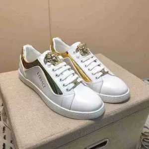 202020秋冬トレンドファッション ヴェルサーチ最新秋冬トレンドをチェック VERSACE 秋冬流行りファション ランニングシューズ