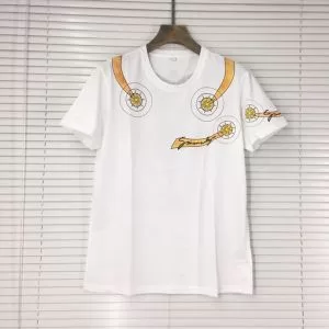 カジュアルを一歩大人に ジバンシー GIVENCHY Tシャツティーシャツ 2020年春夏のトレンドアイテム