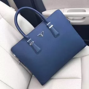 プラダ PRADA ファッションに取り入れよう ハンドバッグ やはり人気ブランド