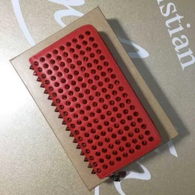 お洒落に魅せる2020秋冬 クリスチャンルブタン Christian Louboutin財布