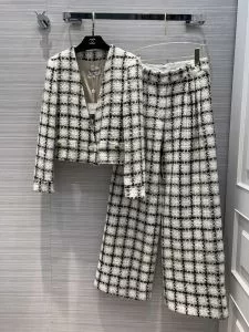 秋服コーデ2020年版 シャネル CHANEL 大胆なチェックの人気トレンド 上下セット 秋にはやる最新作を先取り