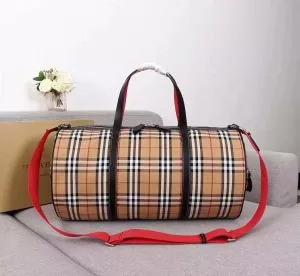のトレンド 上品な光沢感 トートバッグ バーバリー BURBERRY 『個性』を表現出来る