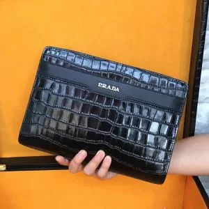 る春夏おすすめの人気商品 2020春夏も引き続き人気セール プラダ PRADA ポーチ
