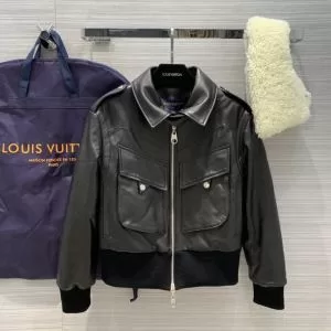 おしゃれに秋を迎えるために　ルイ ヴィトン LOUIS VUITTON　人気ブランドの秋冬新色　トップス　2020トレンドカラー秋冬セール