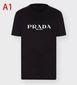 プラダPRADA 新作が見逃せない 限定アイテムが登場 半袖Tシャツ 限定色がお目見え