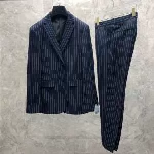 カジュアルコーデオシャレ バーバリー BURBERRY スーツ 2020秋のファッショントレンドはこれ