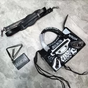 バレンシアガ この時期の一番人気は BALENCIAGA シンプルなファッション レディースバッグ
