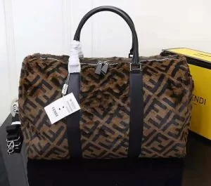フェンディ FENDI 2020秋冬の定番新品到来 キャリーバッグ 大胆なデザイン