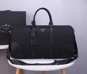プラダファッションに取り入れよう PRADA 限定アイテム特集 スーツケース