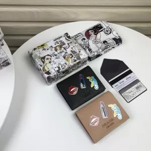 財布ウォレット 【2020秋冬トレンド】押さえておきたい プラダ サイズのよさを感じる新作 PRADA 2色可選 秋にこれがはやりそう