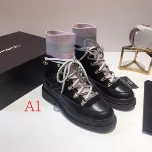 多色可選今年の流行りファション シャネル【2020秋冬トレンド】押さえておきたい CHANEL レザーブーツ やっぱり優しい色