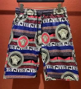 日本未入荷カラー ショートパンツ 海外でも大人気 ヴェルサーチ VERSACE 上品に着こなせ