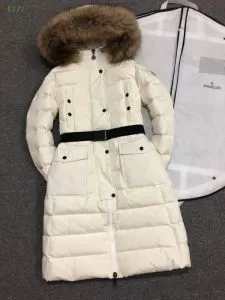 2020秋冬に復活を遂げた大注目の新作 MONCLER 大人かわいい秋冬コーデを楽しみ ダウンジャケット モンクレール
