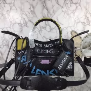 バレンシアガ絶対に見逃せない BALENCIAGA 老舗ブランド レディースバッグ 累積売上総額第１位