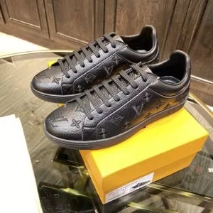 スニーカー 2色可選 春夏コレクション新品 ルイ ヴィトン 普段見ないデザインばかり LOUIS VUITTON