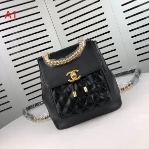 一気にトレンド感満載な着こなし 2020春夏の大注目トレンド シャネル CHANEL リュック 3色可選