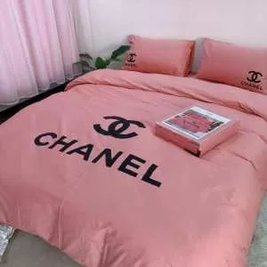 おしゃれさんはいち早く取り シャネル2020秋、イチオシ上品 CHANEL 寝具4点セット