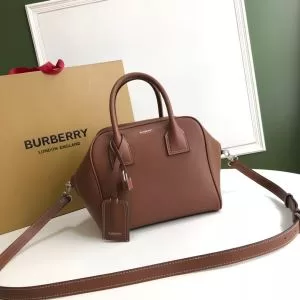 驚きのプライス BURBERRY 大人の新作こそ レディースバッグ バーバリー 狙える優秀アイテム