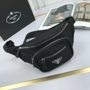 普段使いにも最適なアイテム プラダ PRADA 人気の高いブランド レディースバッグ