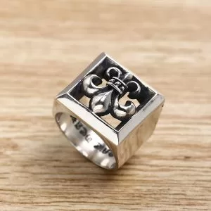 のトレンドアイテム リング指輪 大人可愛いスタイル クロムハーツCHROME HEARTS