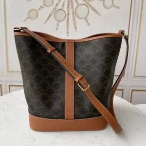 セリーヌ通勤通学どちらでも使え CELINE 限定アイテムが登場 レディースバッグ 万能に使える