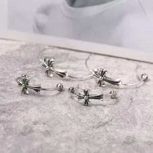 ピアス ブラッシュアップして華やかに クロムハーツ品のよさを感じさ CHROME HEARTS きちんと感が抜群