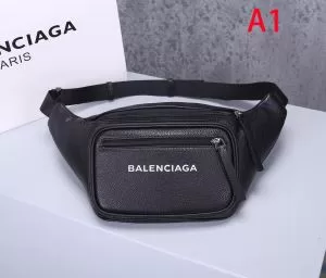 秋冬コーデと相性がいい バレンシアガ おしゃれなファッションコーデ BALENCIAGA ウエストポーチ 2020トレンド秋冬おすすめ安い
