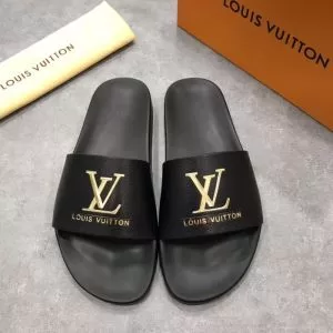 夏の大人カジュアルスタイル サンダル ルイ ヴィトン 2020年の夏のマスト LOUIS VUITTON クールな印象を引き立て