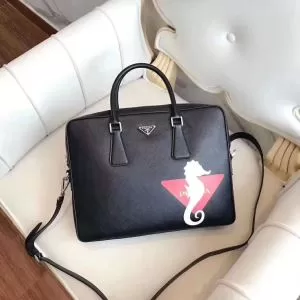 プラダ PRADA ビジネスバッグ 《2020年》今、注目のストリート 春夏のトレンドアイテム