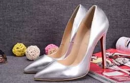 履きやすいのも魅力 2020 Christian Louboutinクリスチャンルブタン洗練なデザイン　 パンプス