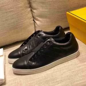 ランニングシューズ おススメの秋冬アイテムをCHECK フェンディ FENDI2020トレンドファッション新品 今季トレンドをうまく取り