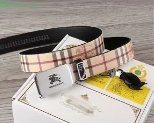 バーバリー BURBERRY 超人気美品 ベルト 人目を引く存在感 2色可選 目前の注目ブランド