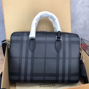 バーバリー 2年以上連続１位獲得 BURBERRY エレガントな雰囲気 ビジネスバッグ