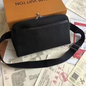 ショルダーバッグ 気になる2020年秋のファッション ルイ ヴィトン LOUIS VUITTON ハンドバッグ 今から取り入れられるトレンド