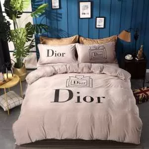 冬スタイルに似合う ディオール 2020秋断然ブランド推し DIOR 寝具4点セット暖かみを感じるコーデになる