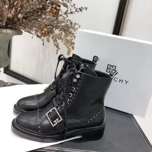 レザーブーツ 気になる2020年秋のファッション ジバンシー GIVENCHY トレンド入り確実最新コレクション
