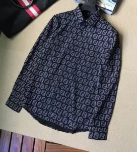 シャツ おしゃれな人が持っている フェンディ 1点限りVIPセール FENDI