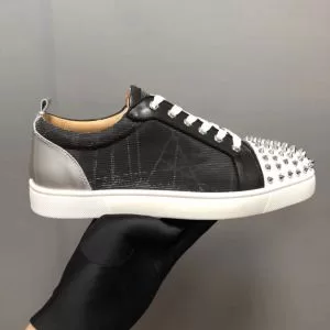 入荷 クリスチャンルブタン Christian Louboutin スニーカー、靴 カジュアルシューズ 人目を引く存在感