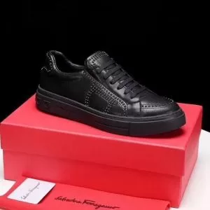 ローファー 通勤通学どちらでも使え サルヴァトーレフェラガモ FERRAGAMO 限定アイテムが登場
