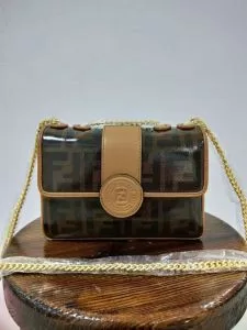 話題の新作到着 FENDI フェンディ 話題の新作到着 ショルダーバッグ 3色可選 圧倒的人気新着