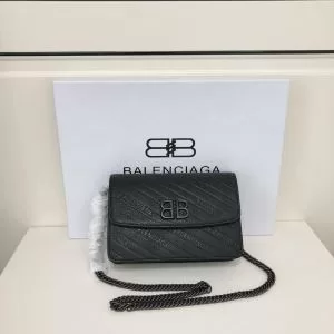 バレンシアガ秋冬から人気継続中 BALENCIAGA最速2020秋冬トレンドブランド ミニバッグ シンプルに着こなしたい